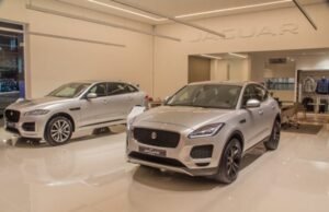 Elija el vehículo Jaguar o Land Rover e inicie a pagarlo en un año