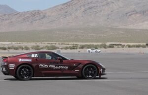Clientes del Chevrolet Camaro aprenden a conducir a alto desempeño en las Vegas