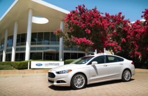 Ford tendrá carros completamente autónomos en 2021