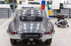 Jaguar Land Rover inauguró planta de mantenimiento para autos clásicos