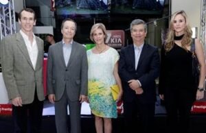 Kia Motors entregó el premio Dealer of the year 2016 al concesionario Almotores en Cali