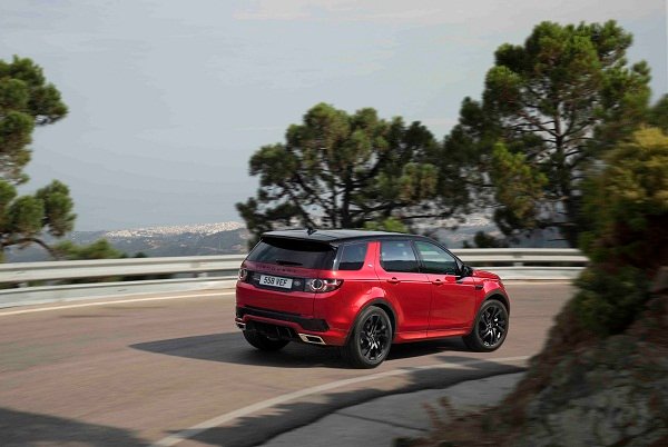 LAND-ROVER-DISCOVERY-SPORT-2017