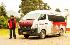 ‘El Señor de los Libros’ junto a su biblioteca móvil Nissan, emprende recolección de libros en principales ciudades de Colombia