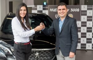 Juan Felipe Cadavid firma alianza con Peugeot
