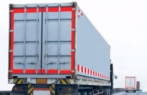 Venció el primer plazo para que los vehículos de carga instalen las cintas retrorreflectivas
