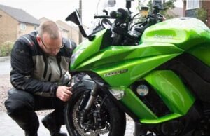 Revise la moto antes de partir