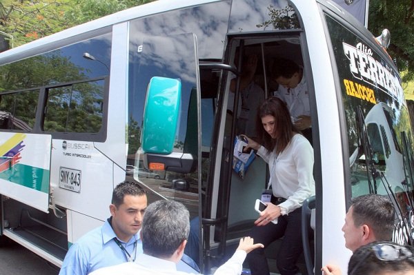 TRANSPORTE-ESCOLAR-EJEMPLO-EN-LA-VIA