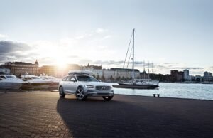 Con una edición especial de la V90 Cross Country, Volvo Cars celebra el inicio de la Volvo Ocean Race y apoya la lucha contra el plástico en los océanos