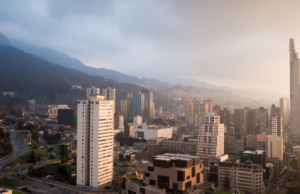 Alcaldía de Bogotá anuncia pico y placa el fin de semana para mitigar la contaminación del aire