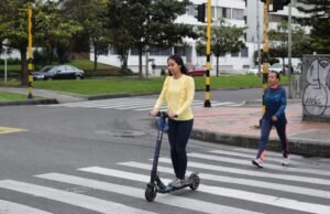 La Alcaldía de Medellín construye manual para el uso de patinetas eléctricas en la ciudad