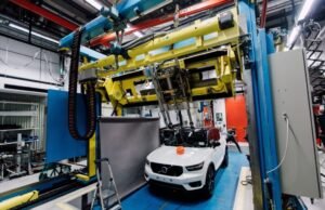 Volvo y POC desarrollan prueba de choque entre vehículos y cascos para ciclistas