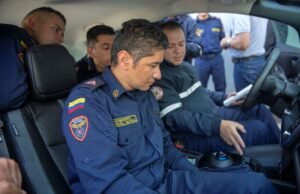 Nissan capacita al Cuerpo Oficial de Bomberos de Bogotá para atender emergencias con automóviles eléctricos