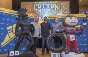 Goodyear fabrica mascotas gigantes del Cotton Bowl con sus llantas