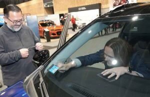 Chevrolet recibe la etiqueta EVA de la Secretaría Distrital de Ambiente en el Salón del Automóvil 2023