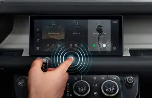 Jaguar Land Rover desarrolla una pantalla táctil con tecnología contactless para evitar bacterias y virus