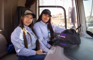 Nuevas tractomulas de Renting Colombia y Cotranscol serán manejadas por mujeres y reducirán las emisiones de CO en un 28%