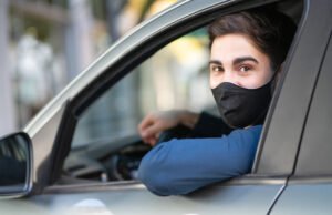 Por qué los jóvenes pagan más caros sus seguros de vehículos