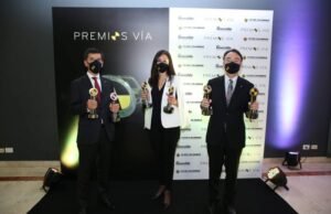 Mazda galardonada en los Premios Vía