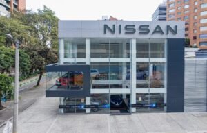 La vitrina de Nissan ubicada en la zona rosa de Bogotá renueva su imagen