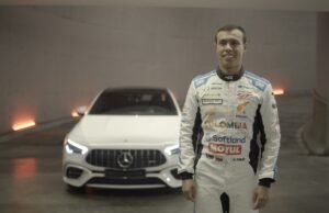 Mercedes-Benz hace la entrega oficial de un AMG CLA 45s al embajador de marca Óscar Tunjo