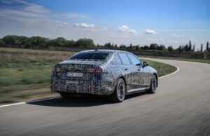 BMW anuncia cambio de carril automatizado con activación ocular