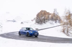 Nuevo MINI Cooper SE: Manejo divertido en todo tipo de climas