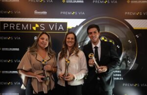 RENAULT-SOFASA RECIBE TRES PREMIOS EN LA CEREMONIA 2023 DE LOS PREMIOS VÍA