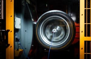 PIRELLI PRESENTA NUEVAS PRUEBAS PARA CREAR LLANTAS MÁS SEGURAS LLEVÁNDOLAS HASTA 500 KM/H