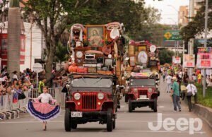Jeep® se viste de fiesta y celebra sus orígenes en el tradicional Desfile del Yipao