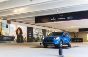 Ford, Bedrock y Bosch están explorando tecnología para facilitar el estacionamiento