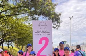 Nissan se puso la camiseta rosada para la Carrera de Las Rosas en Medellín