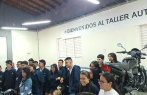Se otorgan motos para la formación de jóvenes en instituciones educativas