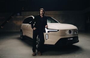 Juanes se une a Volvo para presentar el EX90: la SUV más segura y sostenible de la marca