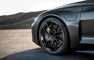 Bridgestone lanza la primera llanta con un 55% de materiales reciclados y renovables