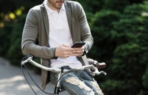 96,5% de conductores en Colombia percibe el uso de celular al conducir como un alto riesgo de accidente