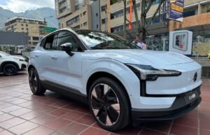 Volvo Exhibe el Nuevo EX30 Eléctrico y el Renovado XC60 en Bogotá